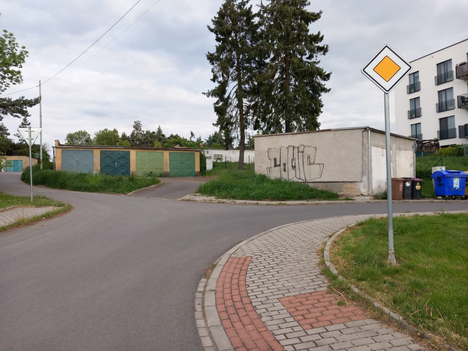 Nedostatečně označená přednost v křižovatce